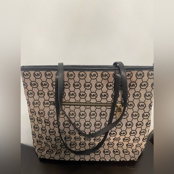 Authentic Large Michael Kors bag - Picture 1 of 16